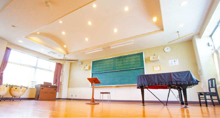 遊んで泊まれる小学校 カタショー