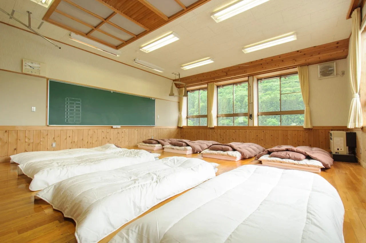 泊まれる学校 猿ヶ京小学校 公式