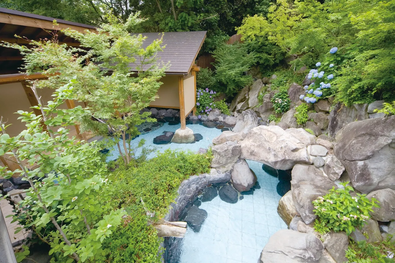 多彩な湯めぐり四季の幸を愛でる宿 湯元館