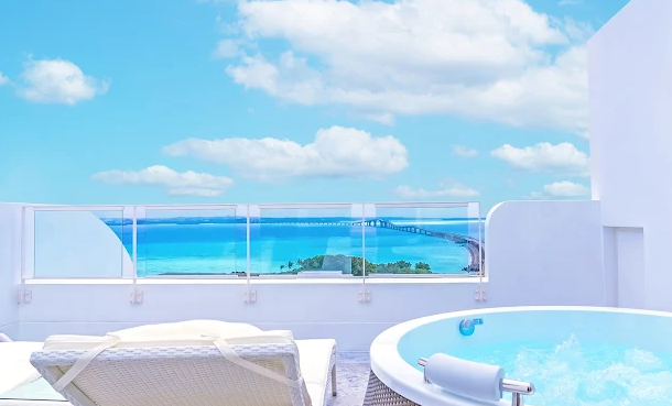 サントリーニHOTEL&VILLAS 宮古島＜伊良部島＞